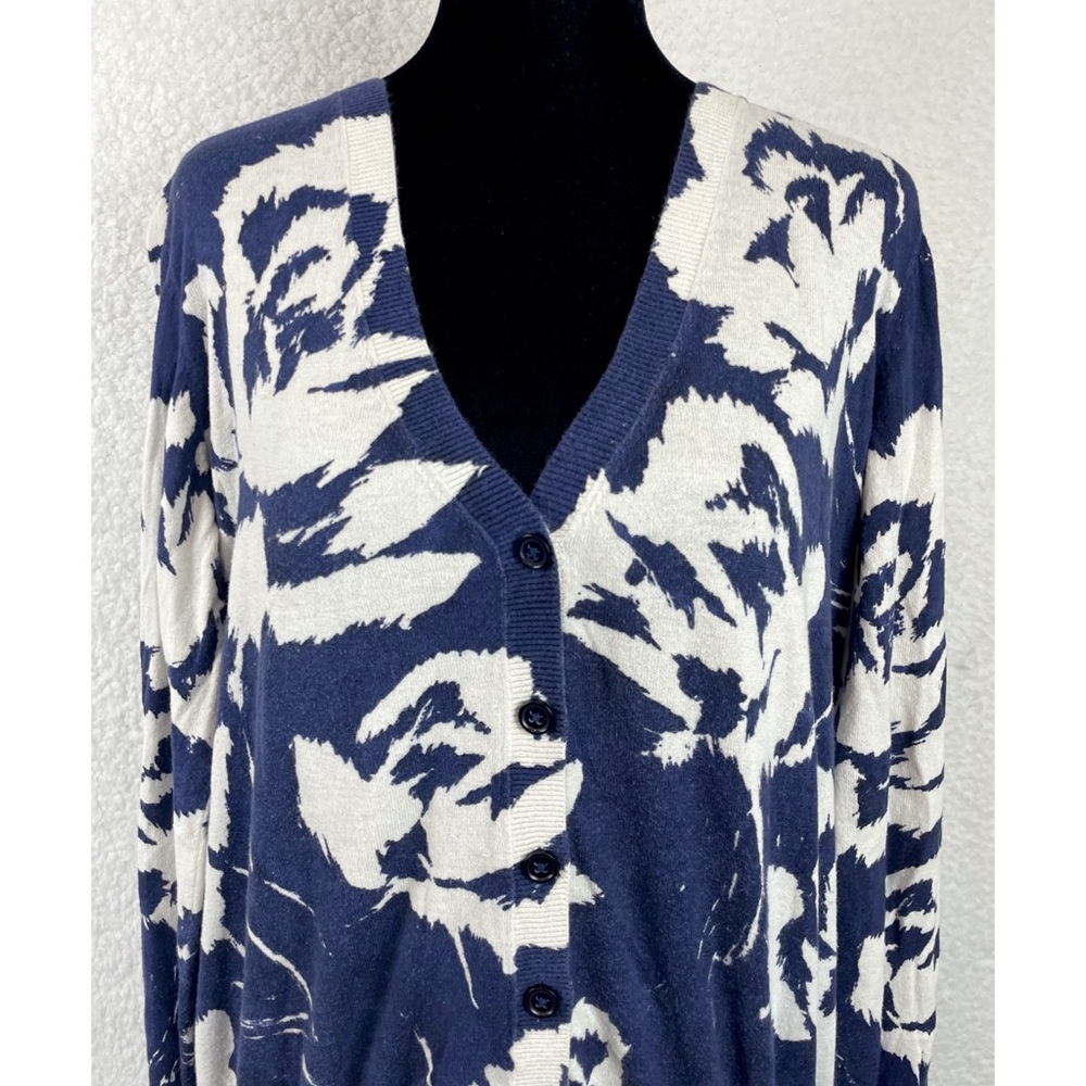 ST. JOHN’S BAY • Blue/White Floral Print V-Neck Long Sleeve Cardigan - Picture 2 of 16